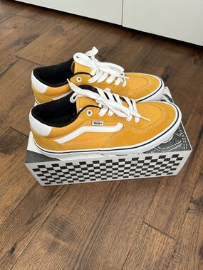 Vans Rowan Sneakers in Golden Glow and White